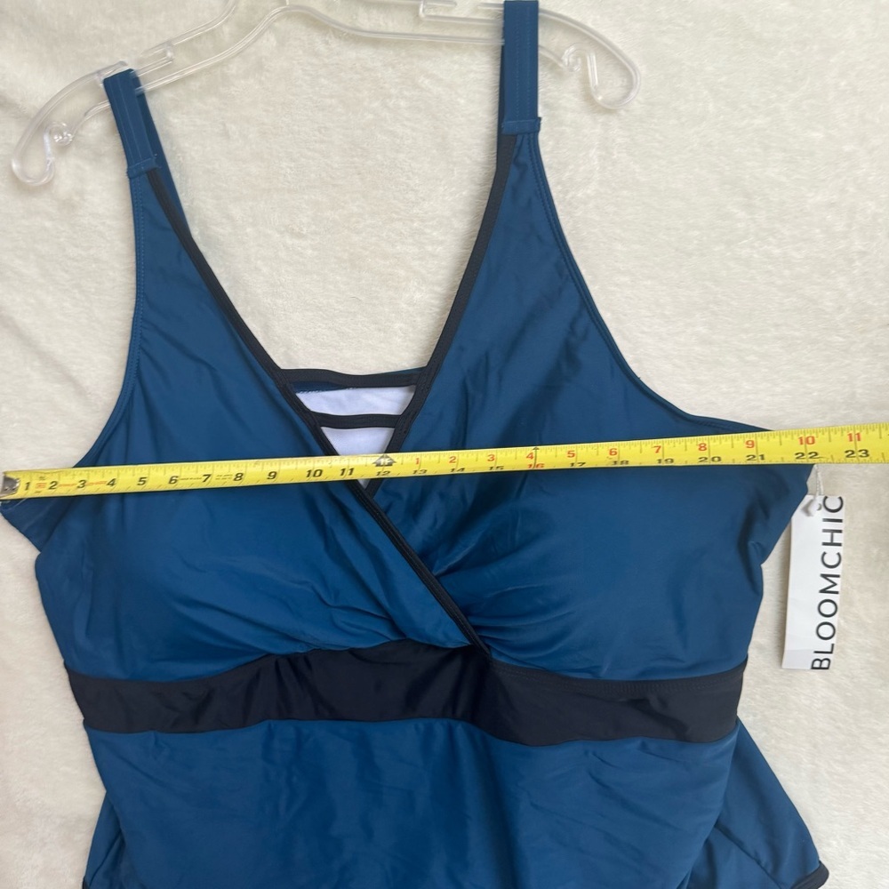BloomChic NEW Contrast Trim Keyhole Gathered One Piece Swimsuit Color Block 30 - Picture 11 of 15